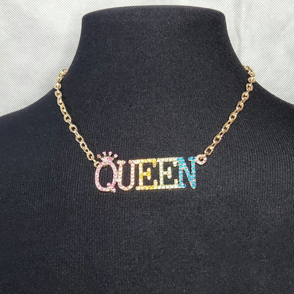 VERA by NEW YORK QUEEN Glass Stone Pave Script Short Necklace